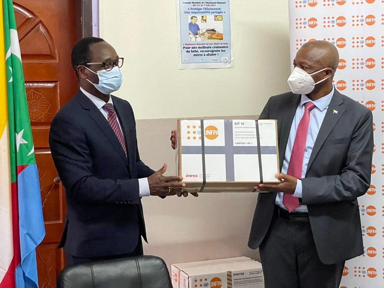 image L’UNFPA a remis des kits sanitaires au ministère de la santé