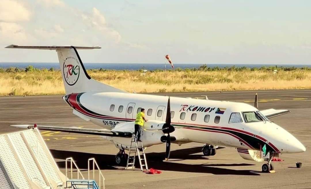 Panne de l’avion R Komor :  Pour la compagnie, il s’agit d’un « pneu crevé »
