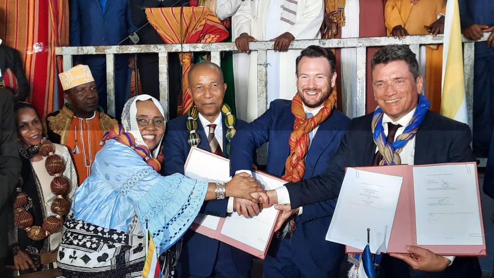 image L'ambassadeur de France en visite à Mbeni