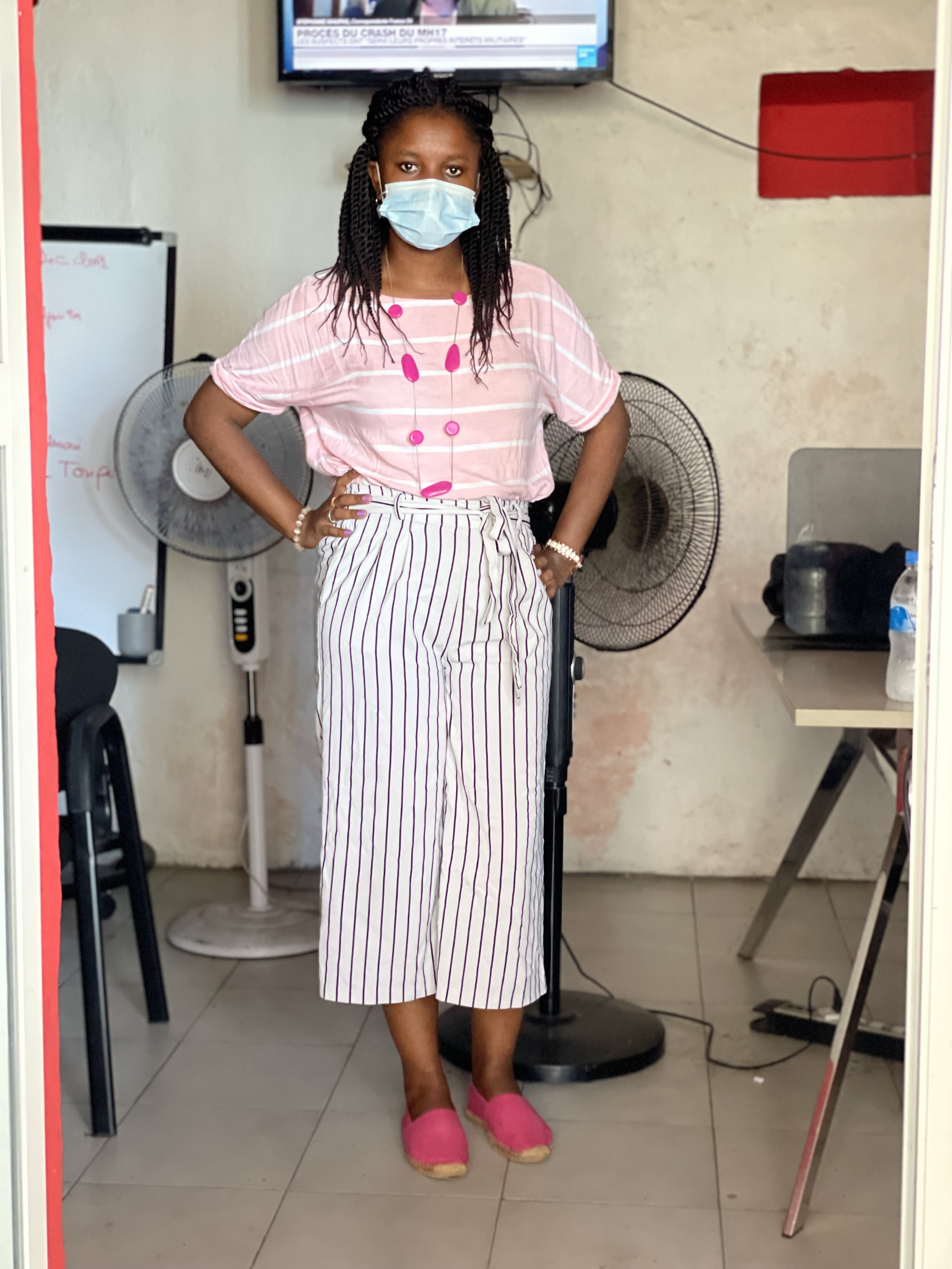 image Notre journaliste Andjouza empêchée d’accéder au Palais de justice à cause de son pantalon