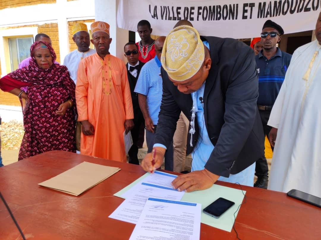 image Collectivités locales: La convention de jumelage entre Fomboni et Mamoudzou a été enfin signée