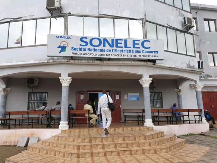 image Un technicien de la Sonelec gravement blessé après avoir chuté d’un poteau