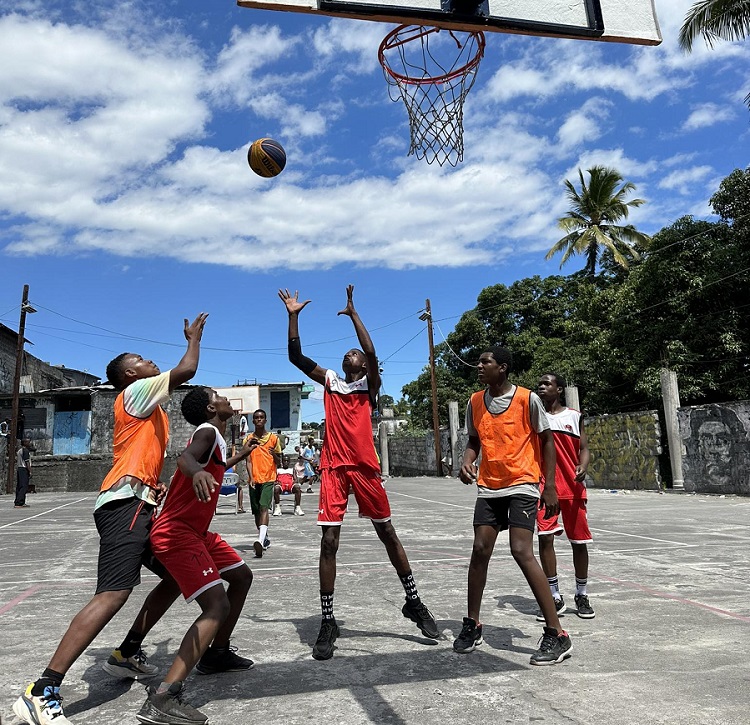 Le Basket scolaire et Basket a 3 e, pleine reconstruction