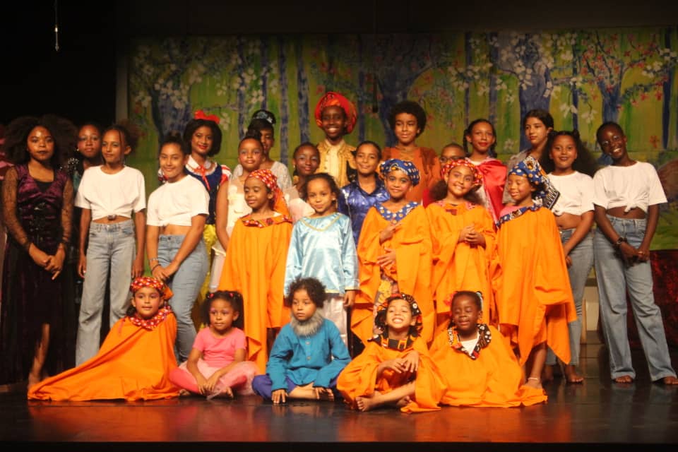 image Isabelle et les enfants du théâtre :  À nouveau sur scène