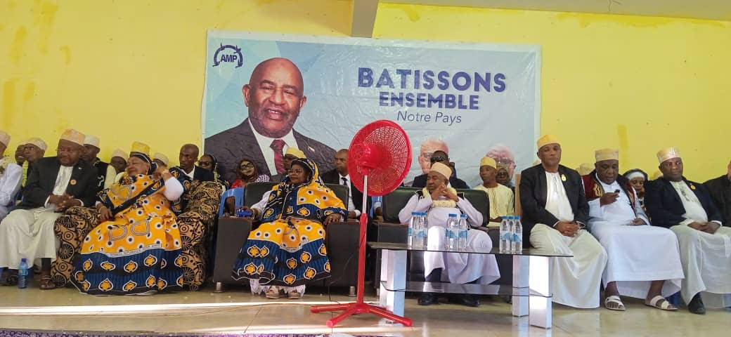 image Azali en visite à Djoiezi « Le président n’est pas mauvais, c’est son entourage »