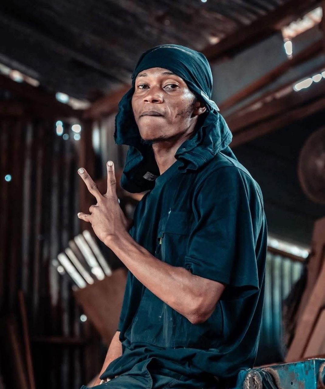 image Musique :  Le chanteur Titi Le Fourbe arrêté pour détention d’arme