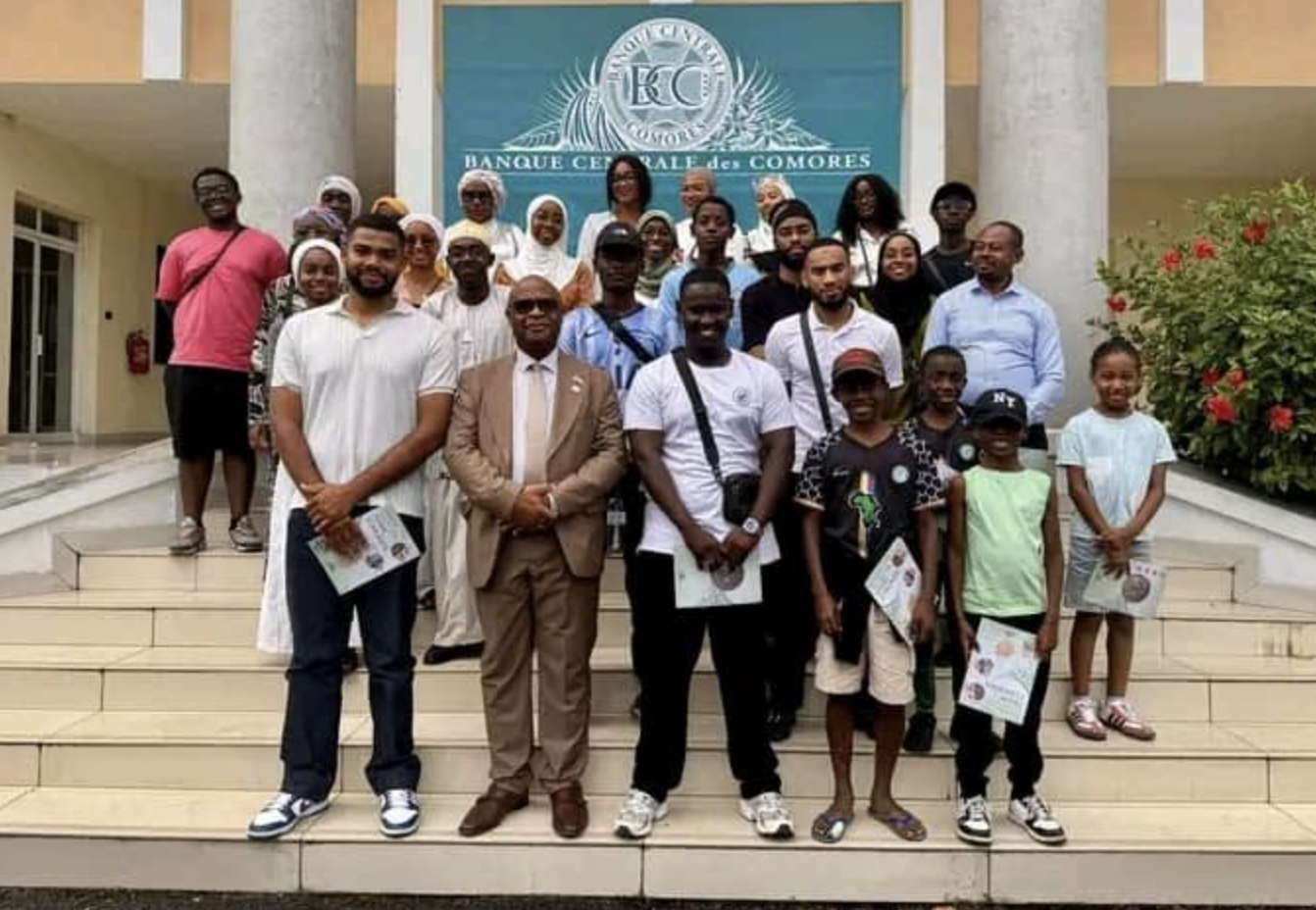 image Diaspora :   Des jeunes de la diaspora ont visité le musée de la monnaie comorienne