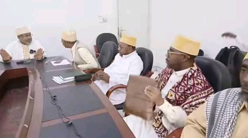 image Polémique autour de la prière du vendredi  Des prédicateurs appellent le chef de l’État à revoir la décision