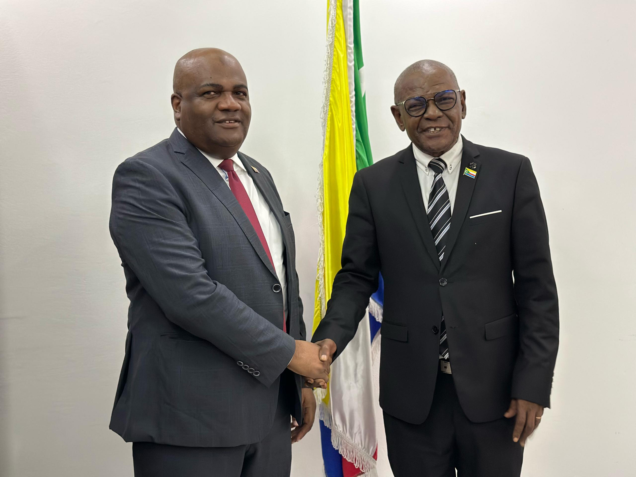 image Passation au ministère de l’Intérieur Mahamoud Fakridine passe le relais à Mohamed Ahmed Assoumani