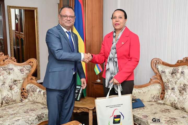 image Diplomatie: Renforcement de la coopération entre Port-Louis et Moroni