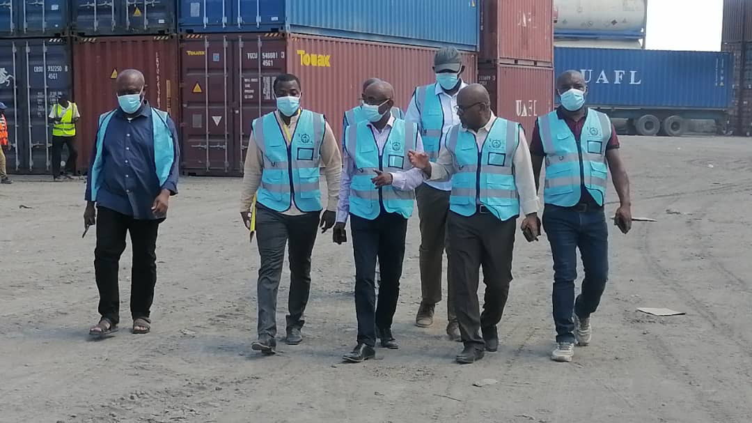 image Pollution au port de Mutsamudu :   Le dallage des quais se fait attendre