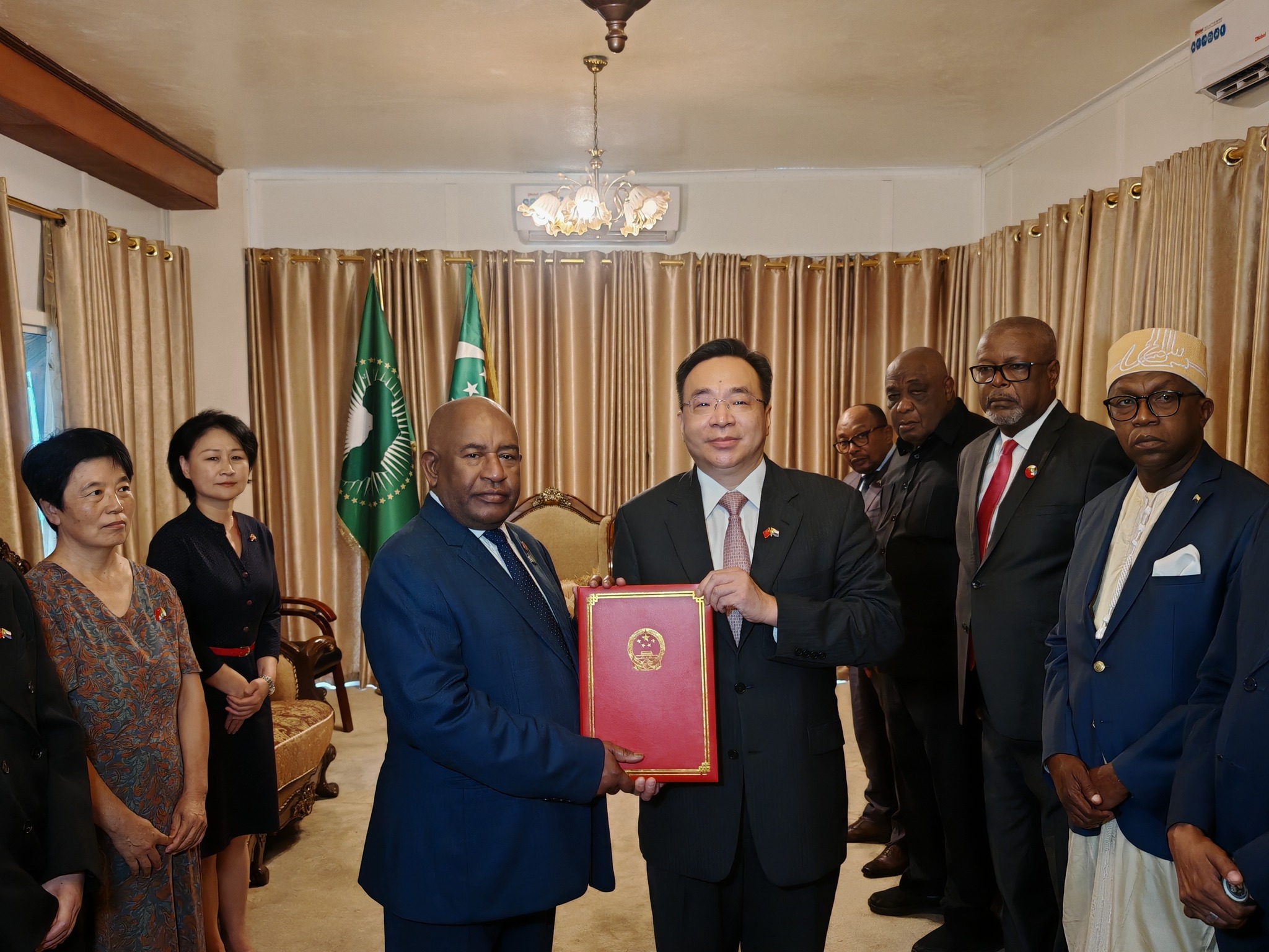 Nouvel ambassadeur de Chine aux Comores : Huang Zheng a présenté ses lettres de créance au président Azali