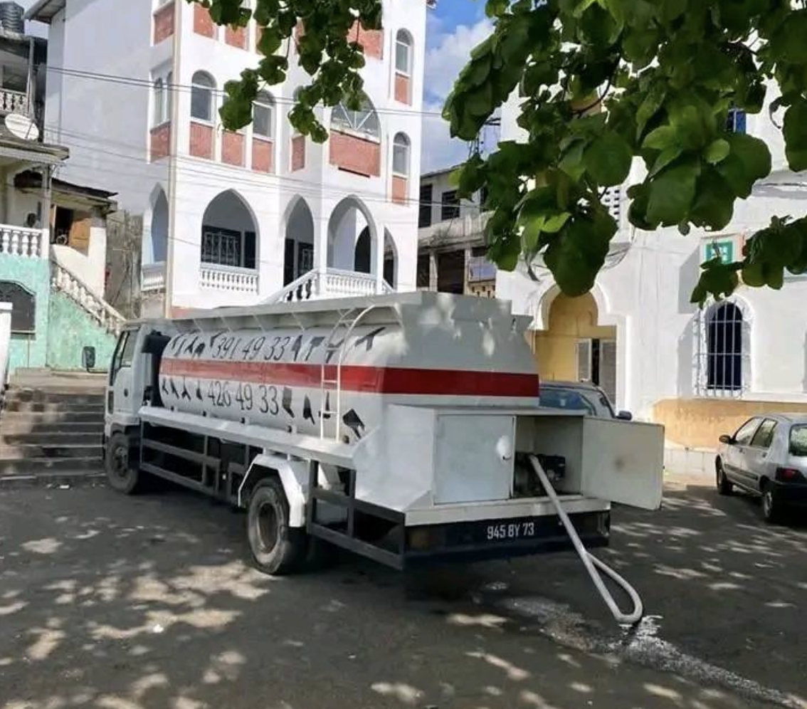 image Crise de l’eau à Moroni :  Entre soif des ménages et business des camions-citernes