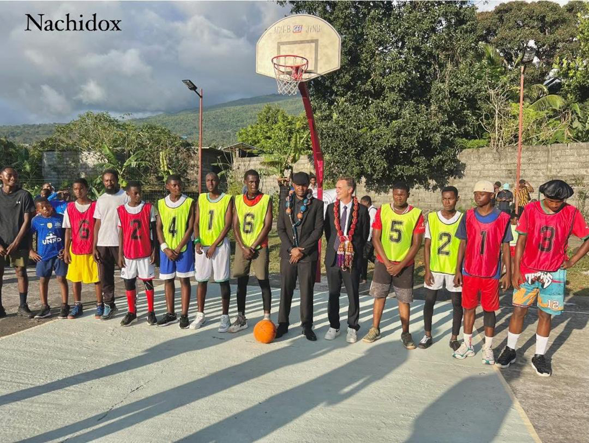 image Nioumadzaha Bambao inaugure son terrain de basket