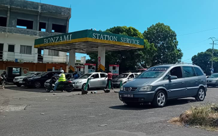 image Pénurie de carburant : Les automobilistes étouffent dans les files d’attente