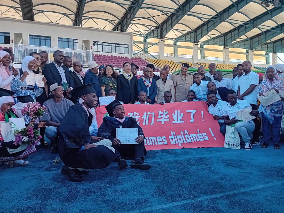 image Éducation :  Trente-cinq lauréats diplômés de l'Institut Confucius de l'Université des Comores