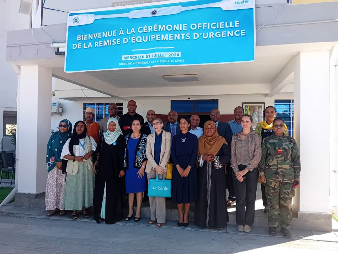 image Sécurité civile :  Remise d'équipements d'urgence
