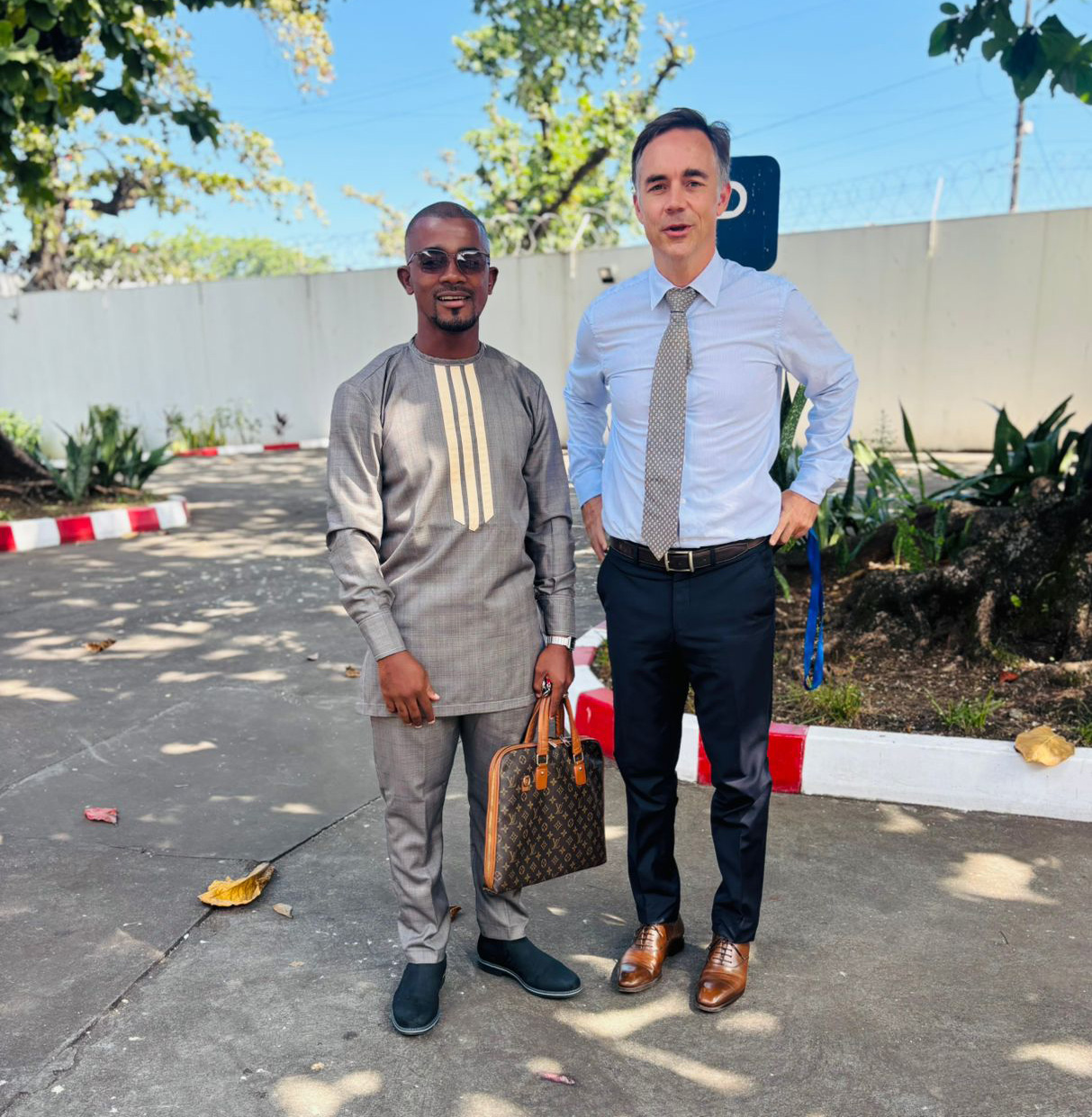 image Jeunesse et diplomatie :  Étienne Chapon reçoit un jeune Comorien
