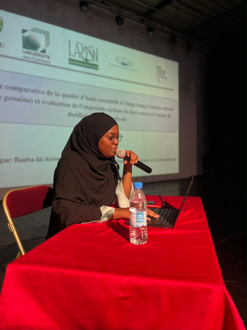 image Ylang-ylang aux Comores : Bois ou pétrole, une analyse comparative de la qualité