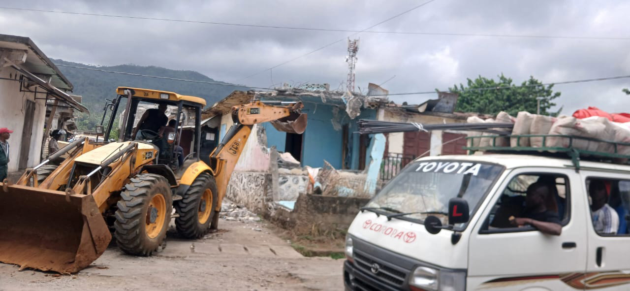 image Justice-Fomboni :  La maison de Ba Moumine démolie