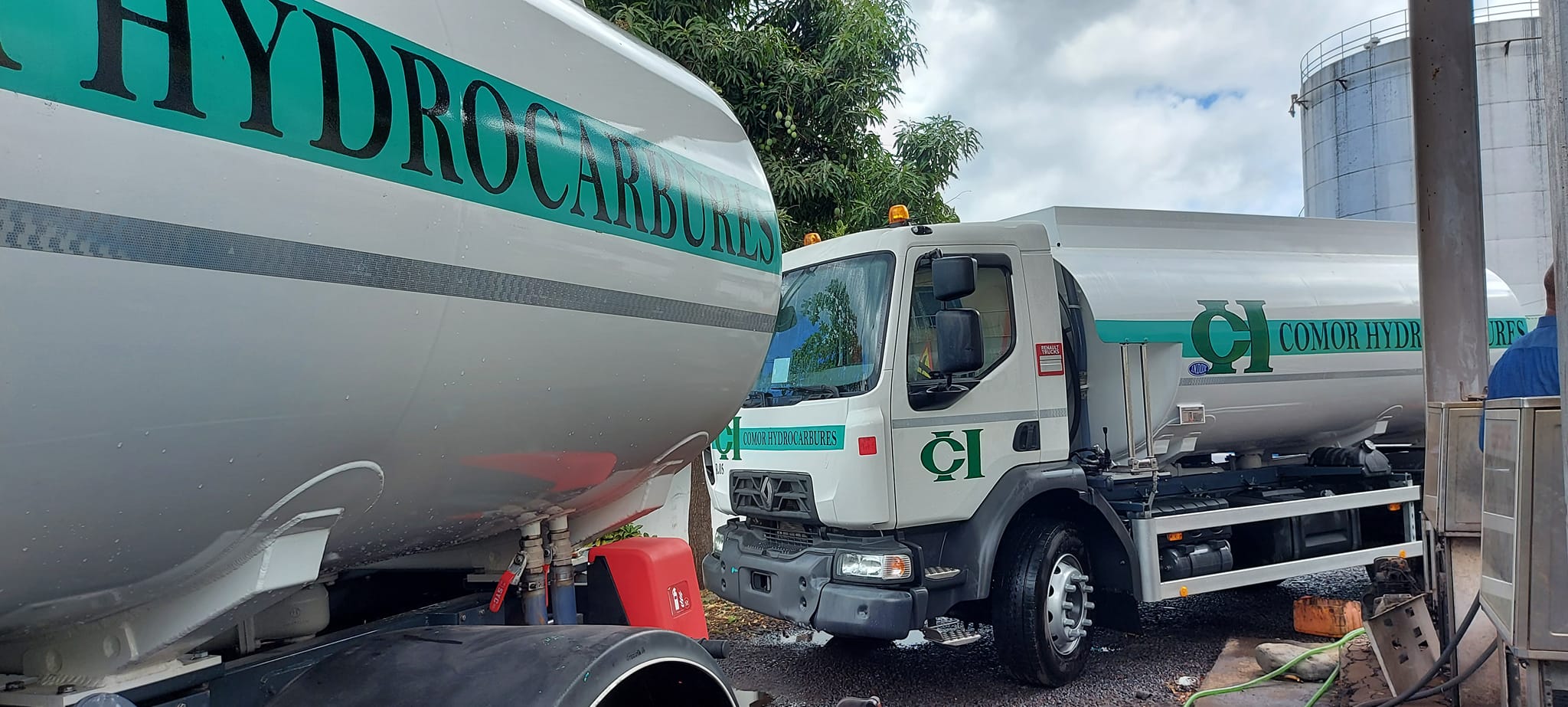 image Des employés aux arrêts pour vol de carburant