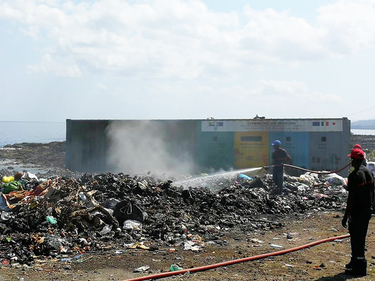 Environnement / Un fou aurait mis le feu dans un site de décharge du littoral