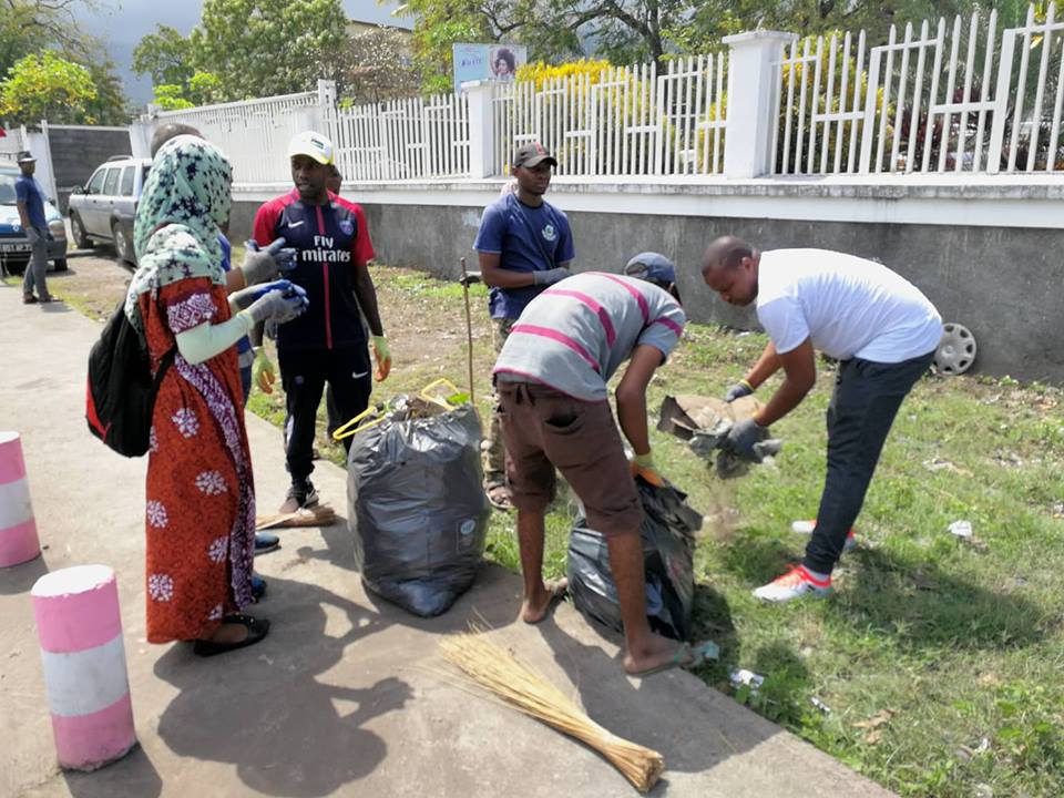 Journée mondiale de ramassage des déchets / Une opération ville propre à Moroni