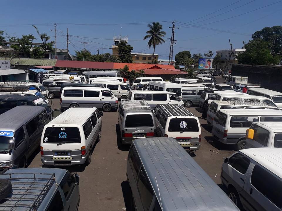 image Transport en commun / Les bus pour Mbadjini Est et Ouest peuvent désormais stationner à Caltex