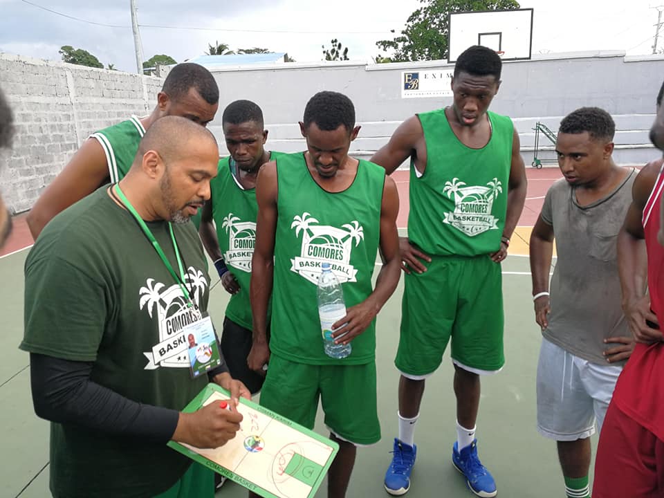 Basket-ball : Préparation pour les Jeux des îles « Des Gymnases, on se trouve sur un site de jeu non couvert, ensoleillé »