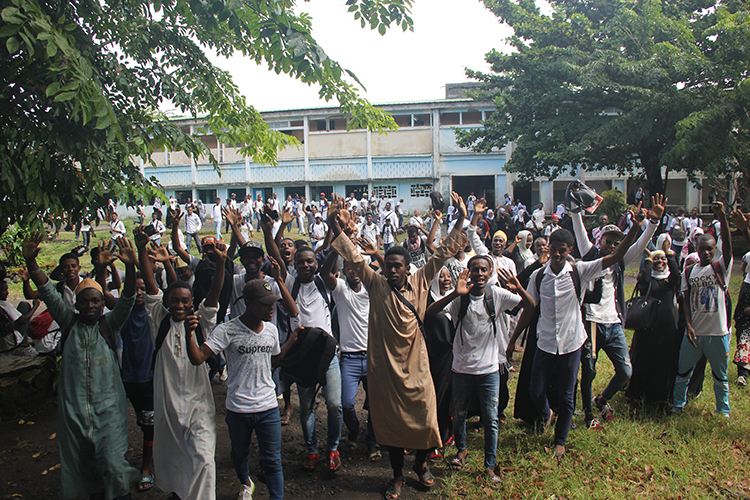 Lycée de Moroni  / Les enseignants délogés par les élevés en colère