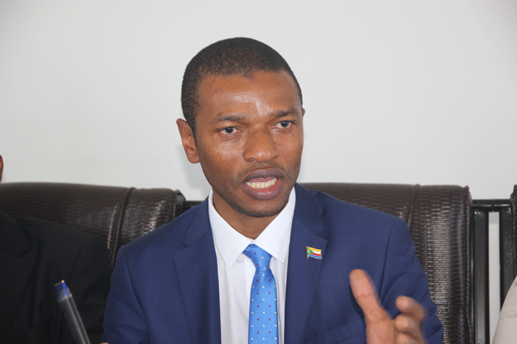 La riposte du ministre de la Jeunesse et des Sports, Mahamoud Salim  « Pas d’assises insulaires avant les assises nationales ! »