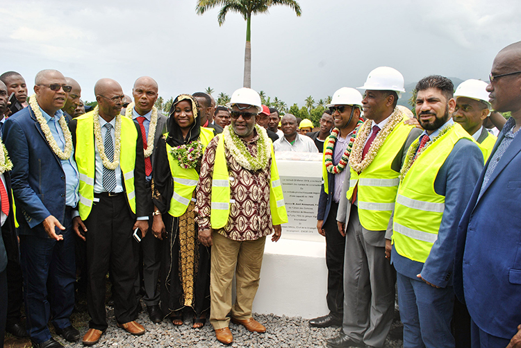 image Energie Renouvelable / Pose de 1ère pierre d'une centrale photovoltaïque à Pomoni (Anjouan)