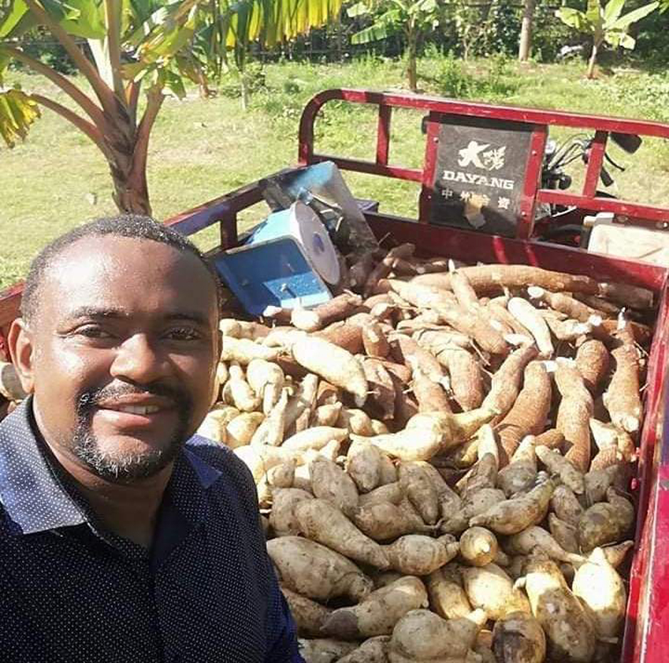 image Fayçal, un jeune mohélien qui a quitté Comores Télécom pour l’agriculture