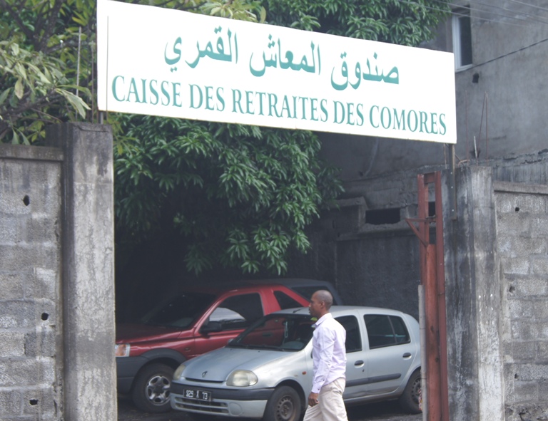image 18 millions de fc dérobés à la Caisse de retraite / Le caissier derrière les barreaux