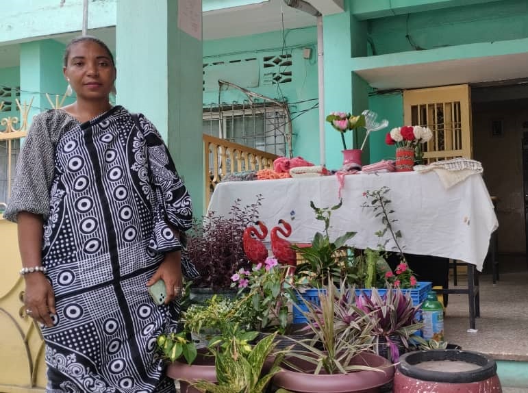 image Portrait / Madame Rafida Alioiou:  La broderie et la culture des fleurs, une passion jusqu’à la moelle