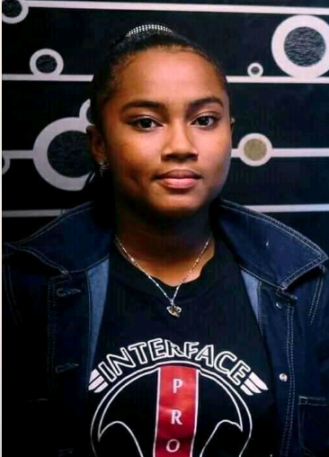 image Narice tourne le dos à Interface